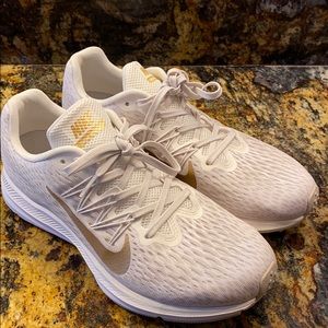 Nike Air Zoom Winflo 5 Running Shoes